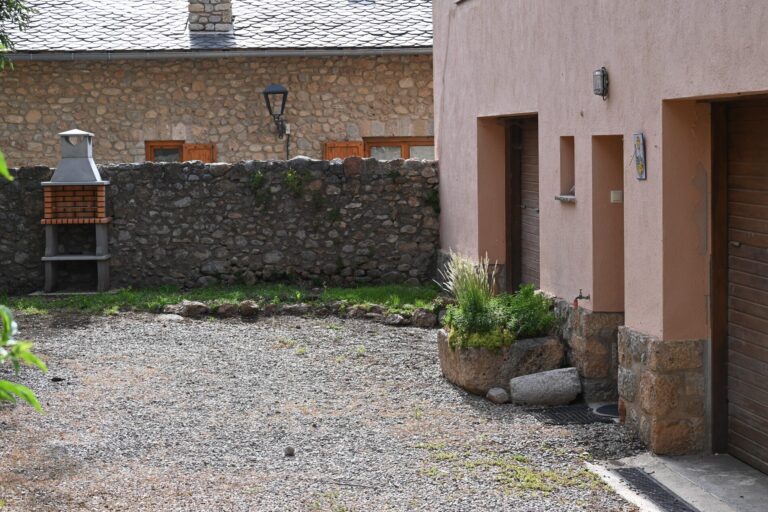 CAL VENTURA - DETALL BBQ I ENTRADA